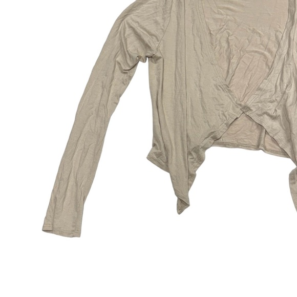 Brit & Bri size medium tan colored light feeling cardigan in great condition! - Picture 9 of 11